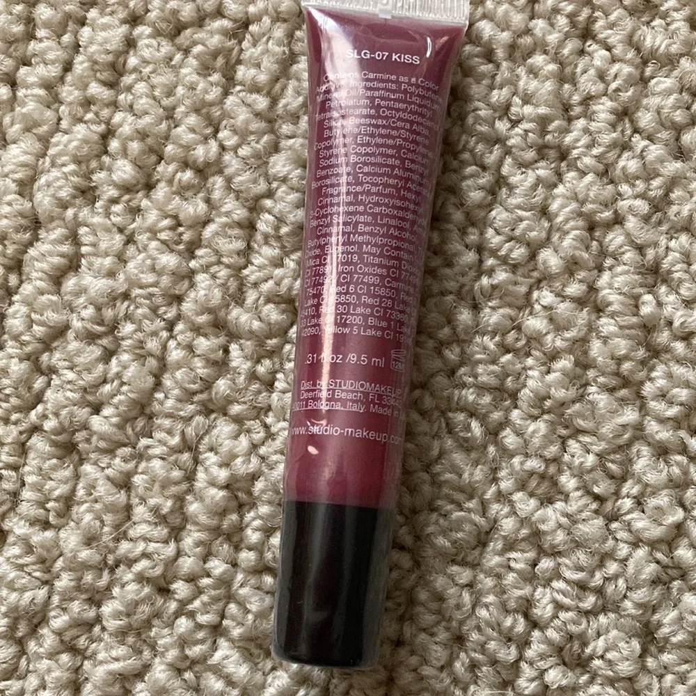 NEW StudioMakeup Lip Gloss SLG-07- Kiss Lipstick Tube Berry Red SEALED